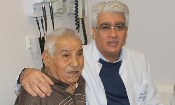 88 yaşında ameliyat oldu, 4 gün sonra yürümeye başladı