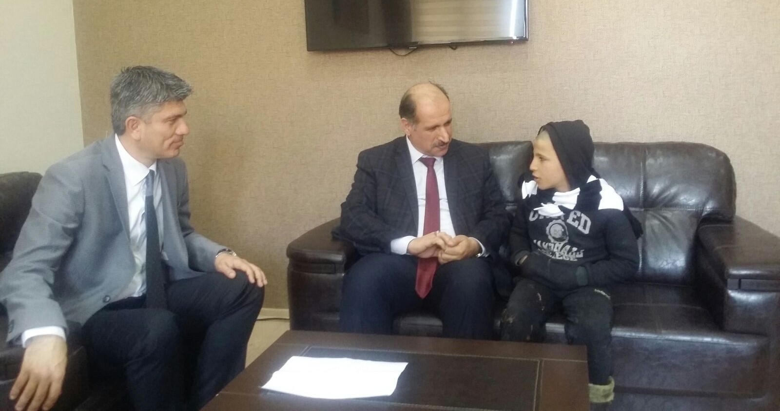 Atık kağıt topladığı el arabasında uyuyakaldı, hayatı değişti