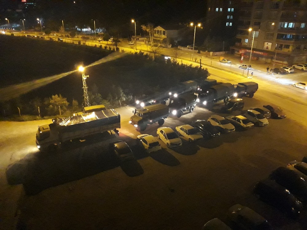 Askerlere vatandaşlardan sevgi gösterisi