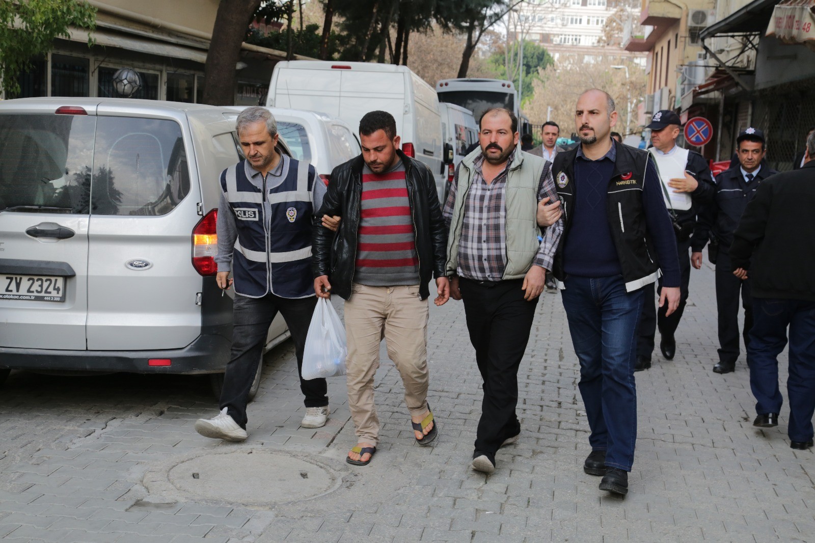 Afrin'deki teröristlere gönderilen cesaret hapı ele geçirildi