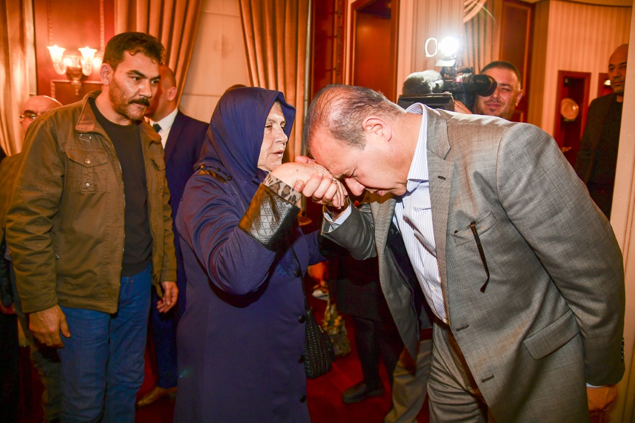 Sözlü, şehit annesinin gönlünü aldı