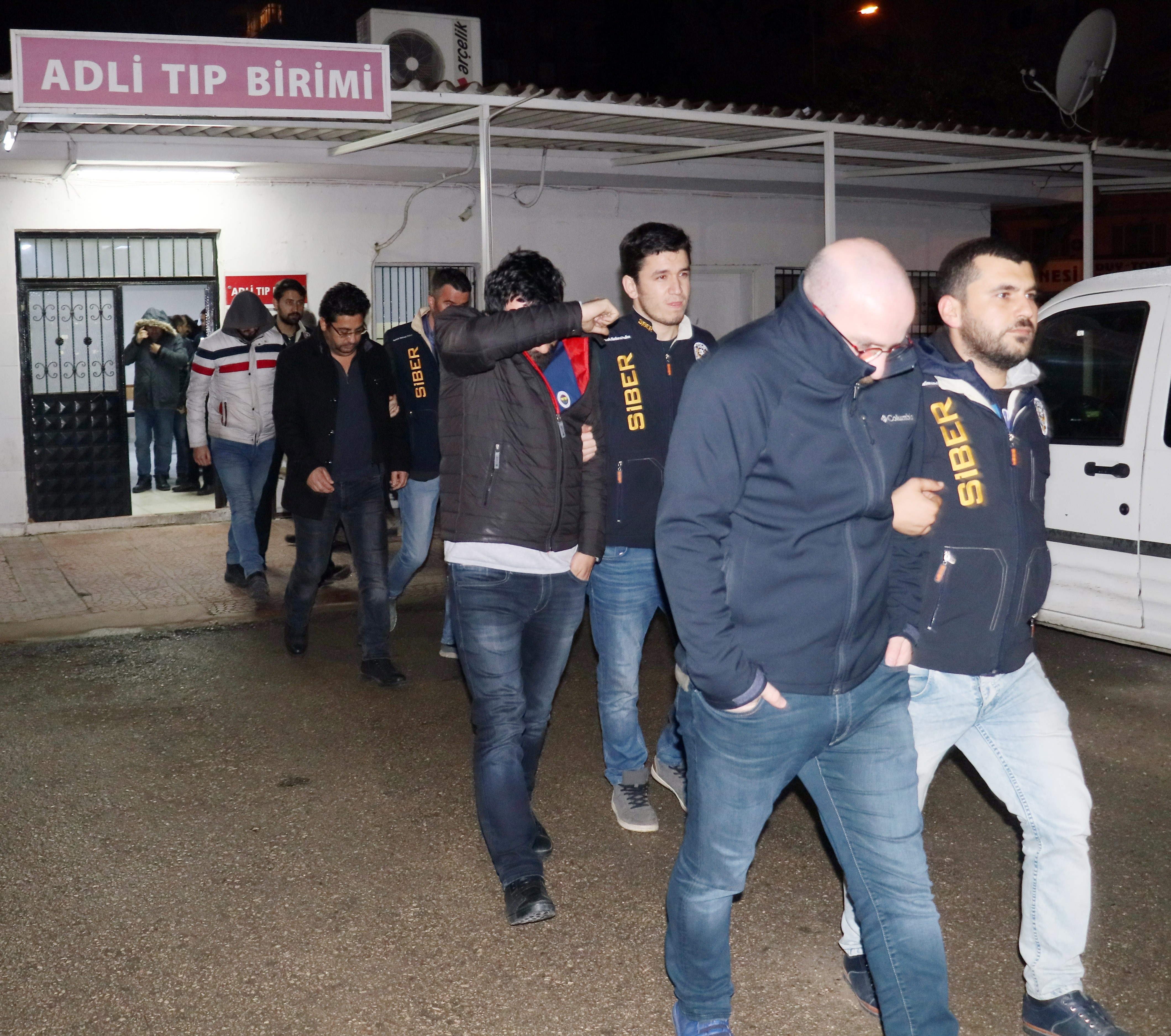 Bahis çetesinden 18 milyon lira çıktı