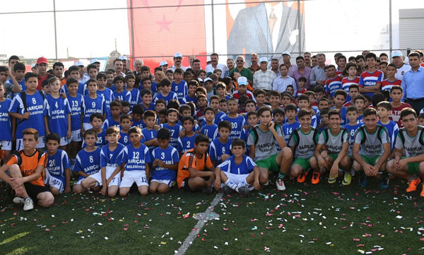 Sarıçam'da futbol yaz spor okulu açıldı