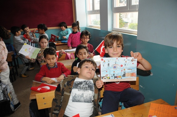 Minik öğrencilerden Mehmetçiğe resim ve şiir