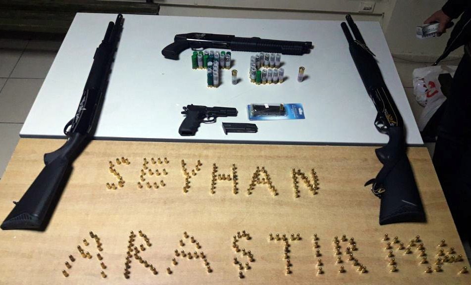 İş adamları derneği lokali cephanelik gibi