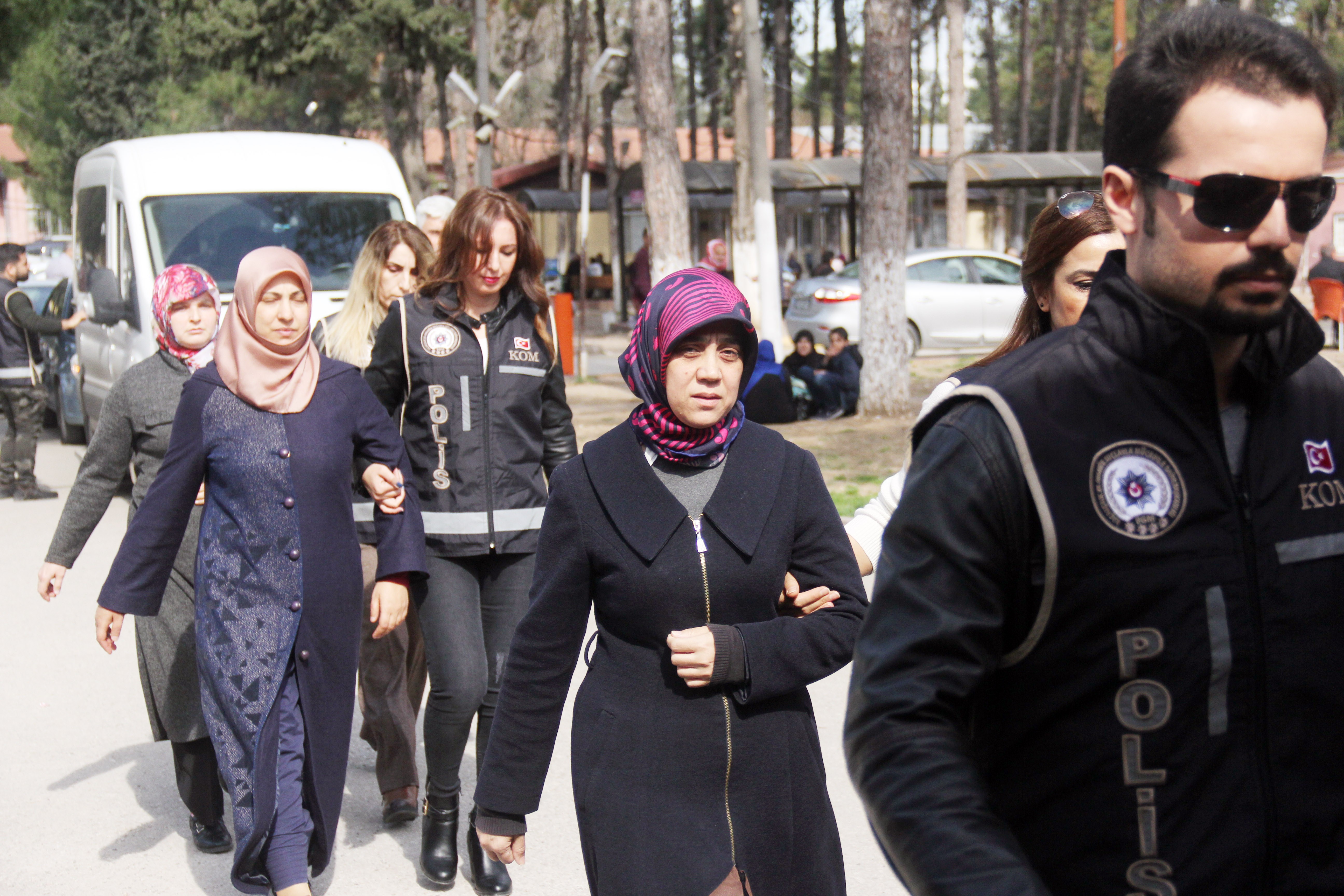 FETÖ ablaları ihtiyaç sahiplerinin üzerine hat alıp ByLock yüklediler