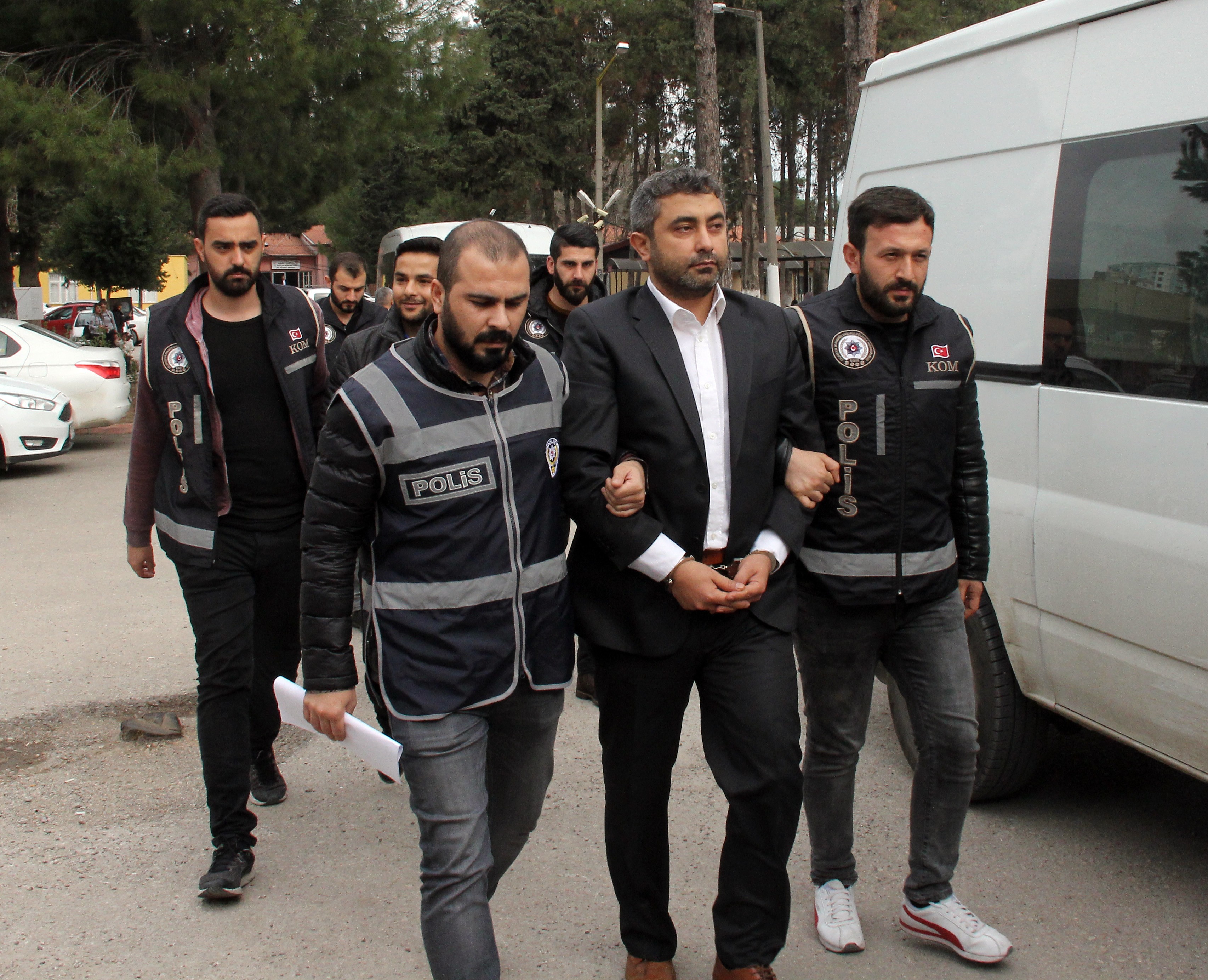 Üst düzey subayların imamı askerlik yaparken yakalandı
