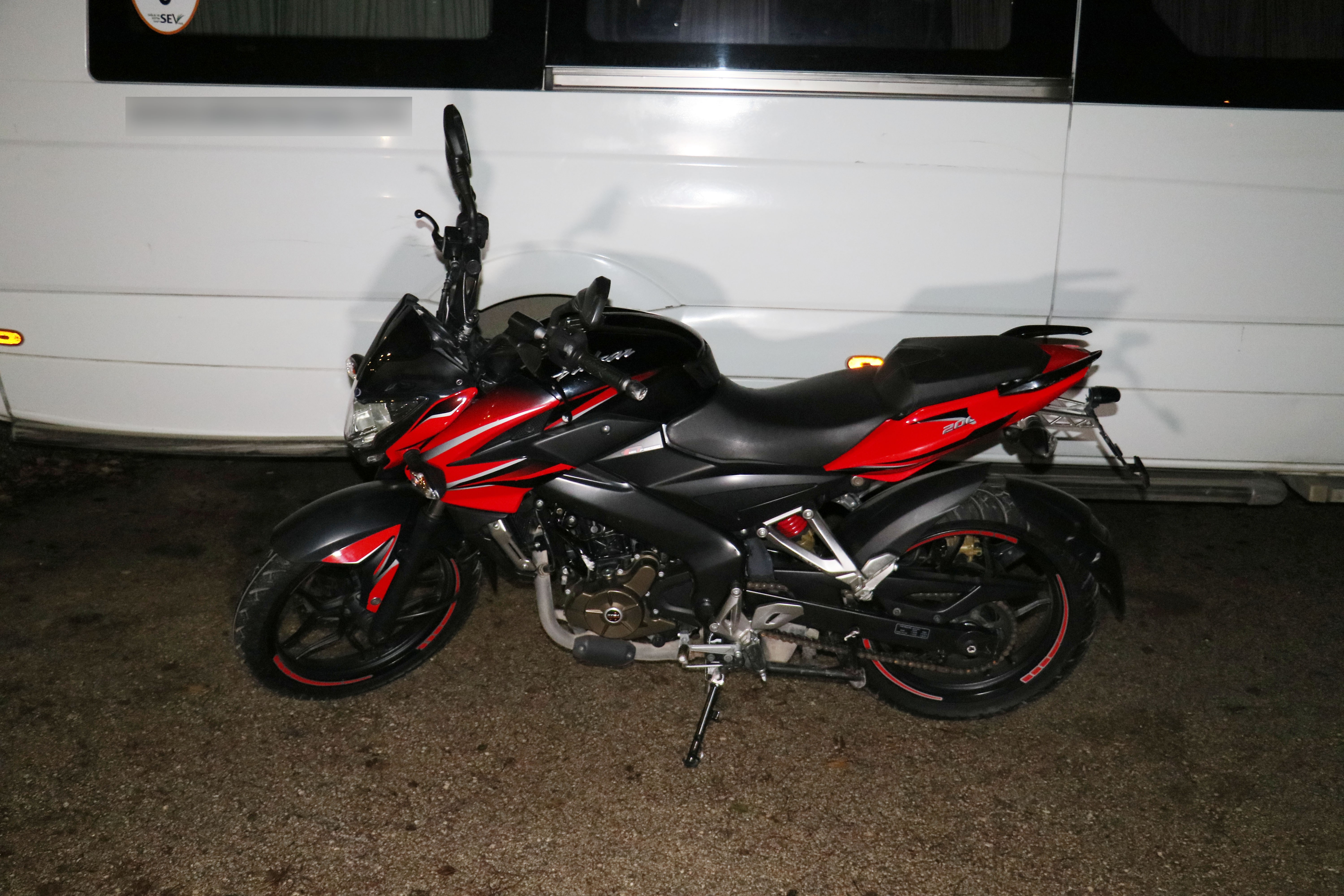 Motosiklet üzerindeki gençlere silahlı saldırı: 1 ölü