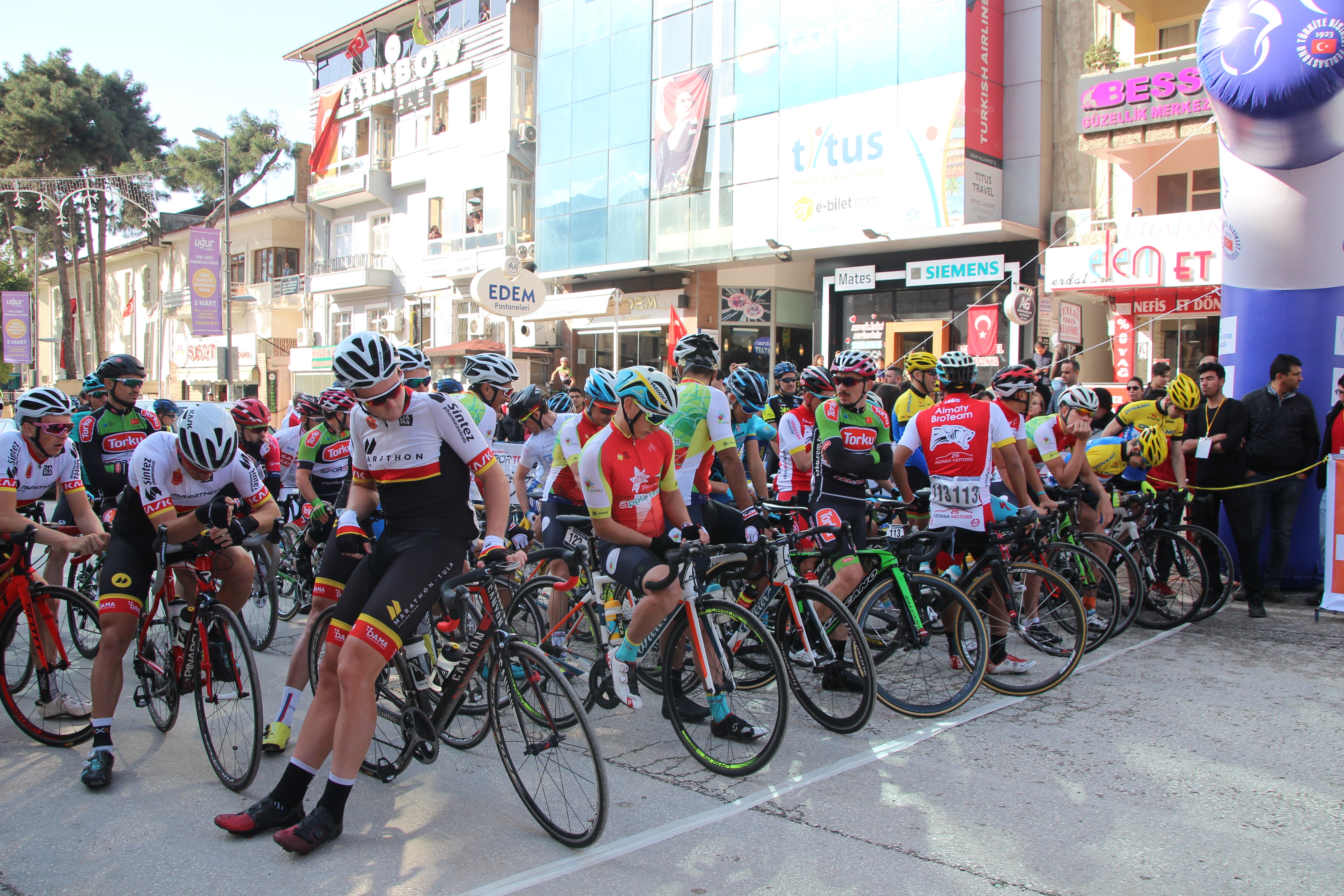 Uluslararası Akdeniz Bisiklet Turu'na Hatay’da start verildi