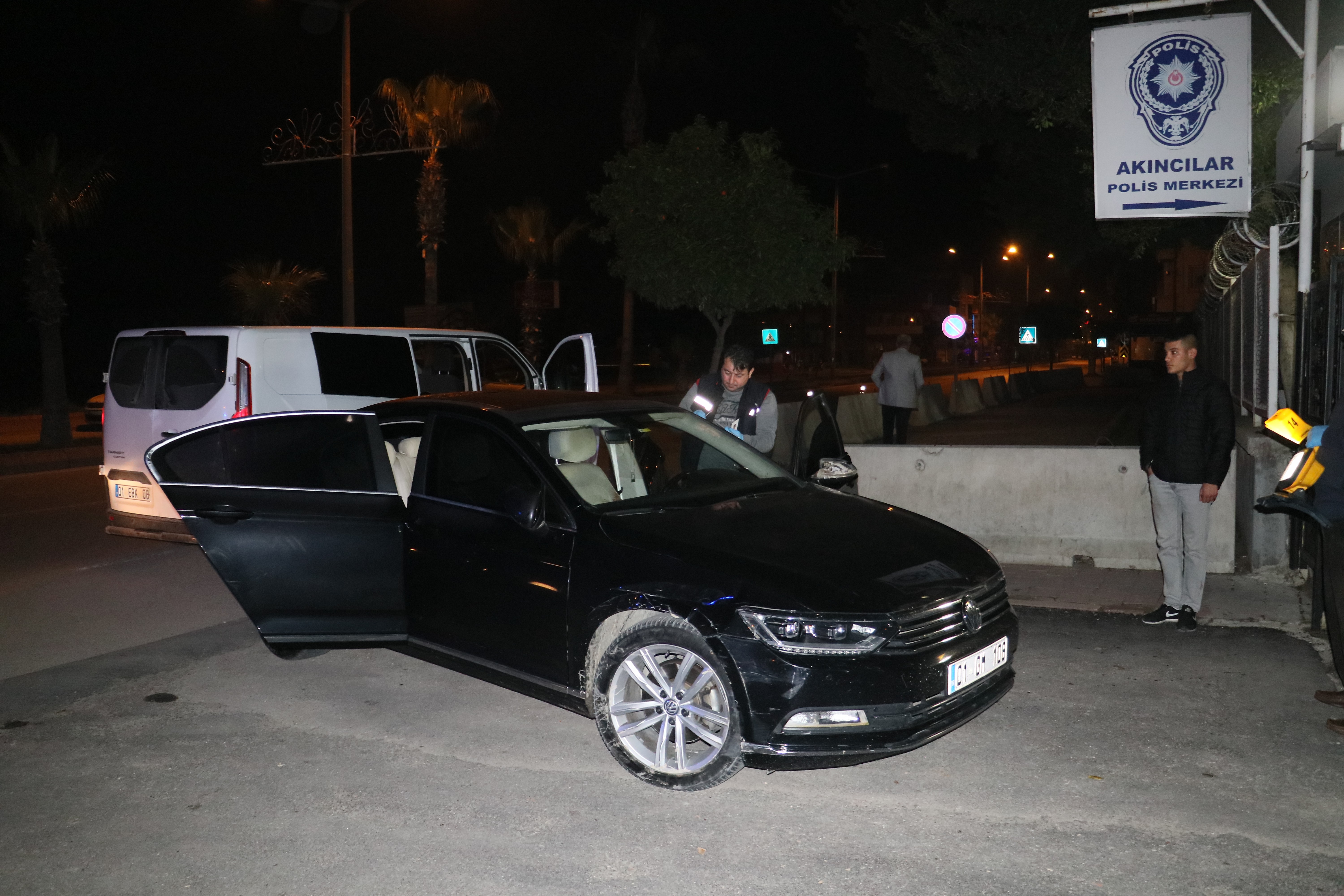 Otomobilinde silahlı saldırıya uğrayan kişi ağır yaralandı