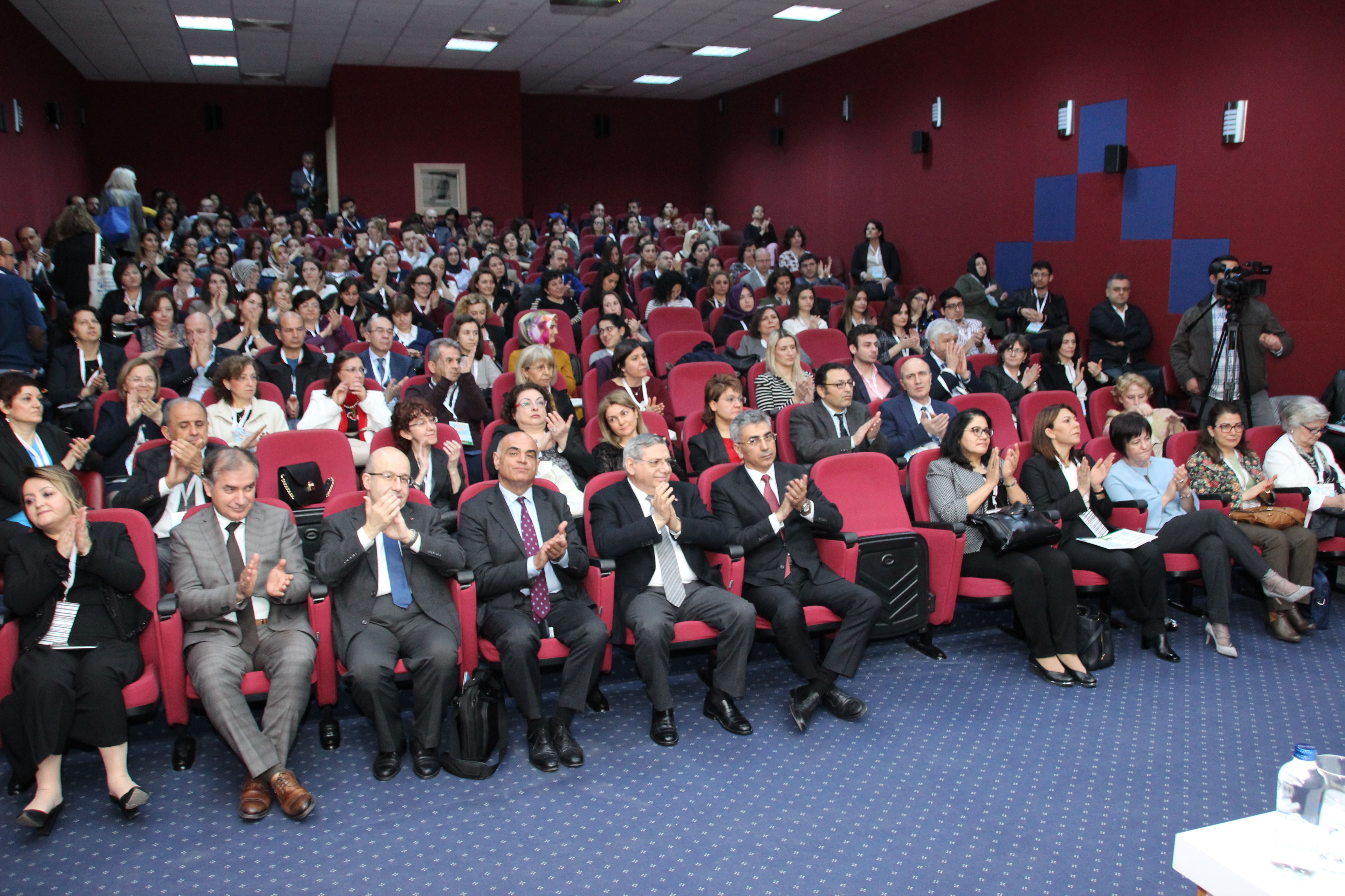 Türkiye'nin pediatri uzmanları Adana'da buluştu