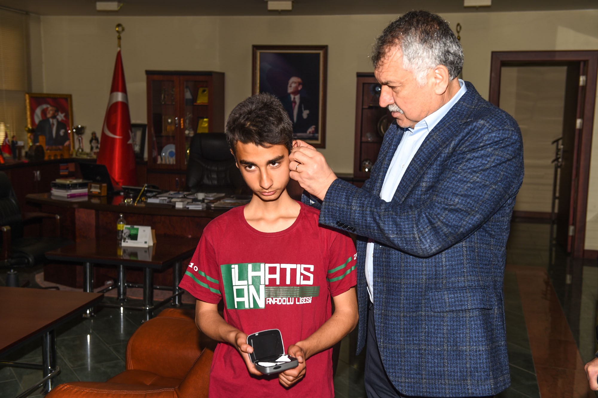 Karalar'dan engellilere işitme cihazı ve protez ayak